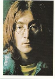 John Lennon er en af verdens største sangskriver og sammen med Poul McCartney, har de skrevet over 150 sange til fantastiske melodier.