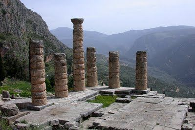 Rester af Apollon Templet i Delfi fra det 5-6 årh. f. Kr.